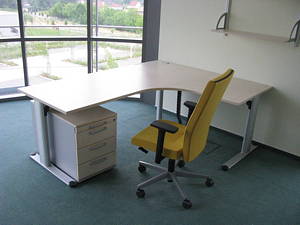 Büromöbeln aus Büroauflösung